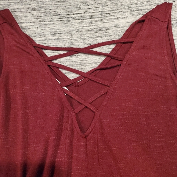 Red shirt - Picture 2 of 4